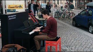 Thomas Krüger – Super Long Piano Pop Medley On Street In Dresden