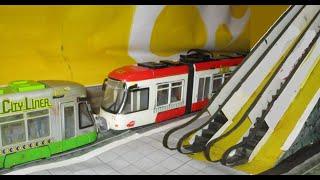 Dickie Toys Straßenbahnen an der Station und die Zugtürschließungen (straßenbahn modell)