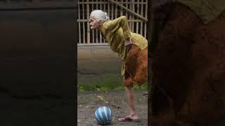 Nenek tendang bola #shorts #funny #lucu #videolucu