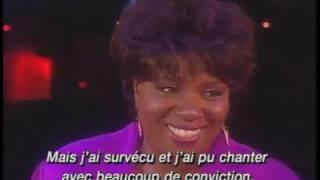 Gloria Gaynor se confie à Julie Snyder en 1997 : "J'ai enregistré I Will Survive avec un corset"