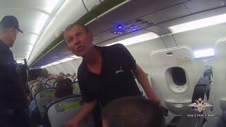 В аэропорту Новосибирска задержали авиадебошира на борту самолета // "Новости 49" 06.07.22