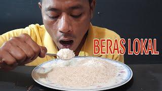 Beras lokal||asmr raw rice eating sounds||makan beras mentah di piring pakek centong kecil||