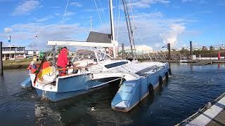 Manoeuvring and mooring with the Dragonfly 40 in a narrow harbour