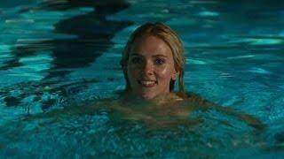 Scarlett Johansson se Baña sin Ropa en la Piscina y Bradley Cooper Alucina