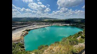 Blaue Lagune im Asbecker Steinbruch  und Felsenmeer Hemer