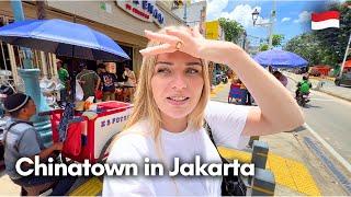 Street food in Chinatown in Glodok, Jakarta 