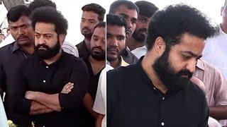 Jr NTR and Kalyan Ram Gets Emotional After Seeing Taraka Ratna | Manastars