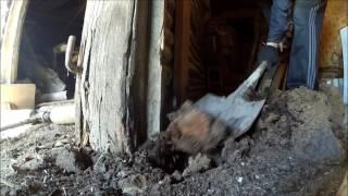 Ремонт сруба-сарая из небытия #4 //  Двигаем стену домкратом