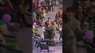 (Fancam) BTS reaction to "Artist of the year" AMAs 2021 (1)