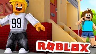 HIDING FROM PEOPLE IN ROBLOX