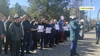 "Президент элге чык". Митингующие требуют, чтобы к ним вышел Садыр Жапаров