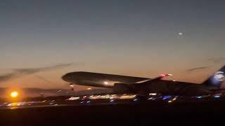 Amazing close view of take off at Montréal-Pierre Elliott Trudeau International Airport (YUL) Canada