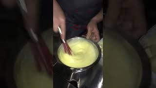 The song of the sauce Béarnaise by the singing Swiss chef