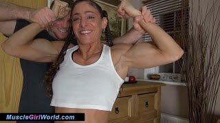 Muscle Girl Pumps Up Her Biceps With No Weights!!!