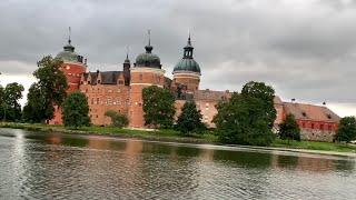 Sweden Walks: Mariefred and Gripsholm castle. Walking tour w. guiding captions.