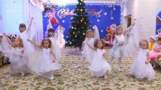 Танец снежинок. Старшая группа №9 МБДОУ г.Астрахани "Детский сад №68 "Морячок"