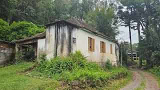 VEJA O QUE TINHA ATRÁS DESSA PORTA DO LADO DE FORA DA CASA ABANDONADA!