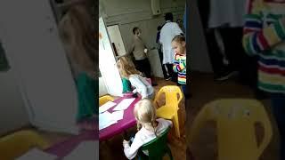 Мать  в поликлинике ударила ребенка.((((