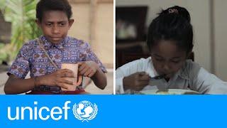 Dua anak Indonesia berusia 9 tahun menjalani kehidupan yang sangat berbeda | UNICEF