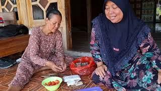 Dadakan bikin dan makan sate kambing bersama bestie emak