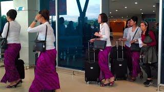 Pramugari Cantik Pesawat Batik Air dan Garuda Indonesia tiba di Bandara DEO Kota Sorong Papua Barat