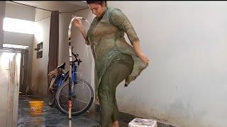 Desi aunty Bathing and cleaning vlog| cloth washing vlog| aaj Maine kapre dhoye aur nahaya