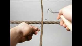 Tying reinforcing steel bars (rebar). Wiązanie drutu zbrojeniowego.