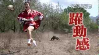 Komodo Dragon chasing Ayako Imoto on crazy japanese game show