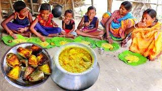 Khichuri&begun vaja cooking and eating by santali tribe family||rural village orissa