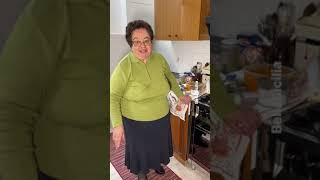 Nonna Santa, 97 anni, ama la pizza fatta in casa