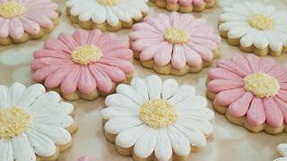Simple Gerbera Daisy Sugar Cookies on Kookievision