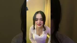 Dly.chan Live Tiktok Pakai Kebaya Putih Cantik Bener Cuyy....@dly.chan