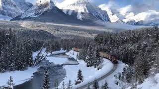 Morant’s Curve Train Lake Louise