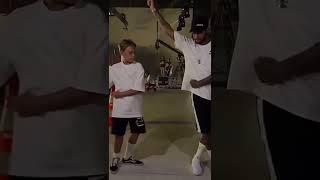 Neymar and his son dance together.. 