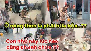 367/Con nhỏ này lúc nào cũng chảnh chọe ,Ở nông thôn là phải bừa bộn…?