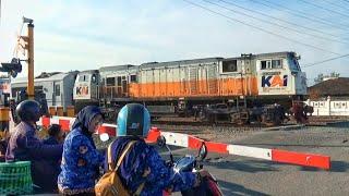 KECEPATAN TINGGI KA ARGO SINDORO DI PERLINTASAN‼️Perlintasan Kereta Api Stasiun Kalibodri