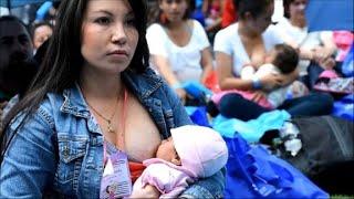 Mães colombianas defendem amamentação em público