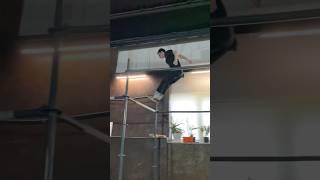 Прыгнул бы так на турник?  #parkour #tricks #flips #freerunning