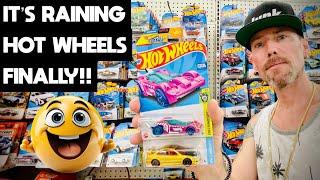 THE DOLLAR TREE IS GETTING SO MANY NEW HOT WHEELS C CASES!! THE TOOLIGAN HAS A COOL SURPRISE!!