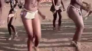 Свадебный танец девственниц и молодых парней племени Зулу, Африка