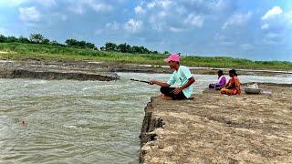 Fishing Video || Traditional boy is fishing using two hooks in the deep current of the river