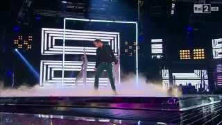 The Voice IT | Serie 2 | Live 4 | Stefano Corona canta "Time is running out"