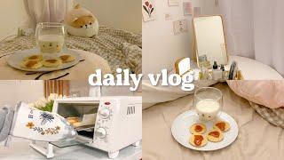 vlog  baking, reading, setting up the christmas tree, cozy night with me 