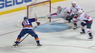 Islanders' Tavares sneaks behind everyone to score, Capitals' Holtby pulled