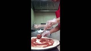 How to make perfect pizza ?? Vanellis Iitalian restaurant in Dubai