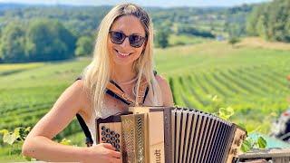 Claudia Hinker spielt das FUHRMANNSLIED auf ihrer Steirischen Harmonika!