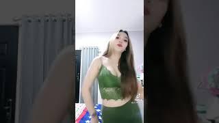 tiktok hot gunung gede no bh goyang nonjol