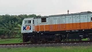 KA.195/Joglosemarkerto Special kereta eksekutif full kaca Pesawat,Masuk Stasiun Gundi (1)