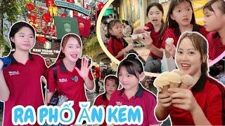 Mẹ Hà Hà Hí Dẫn Em Mint Vy Và Cả Team Lên Phố Ăn Kem Tràng Tiền