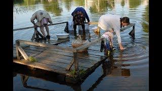 Laundry washing is an ancient method in the river